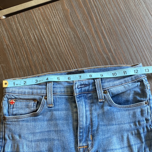 Hudson distressed jeans with raw edge at ankles size 26. - Picture 9 of 12